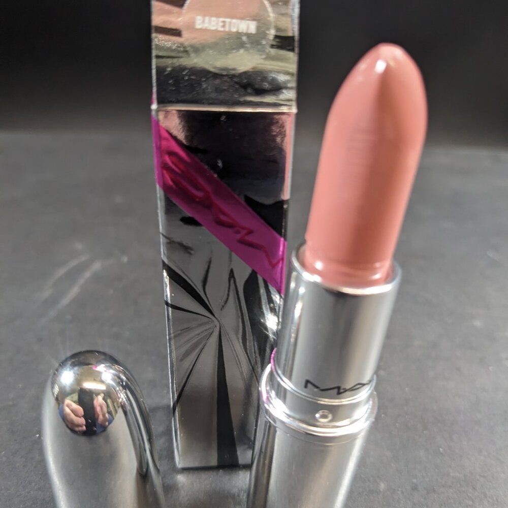 MAC Babetown Lipstick (pulling out of container please read description)
